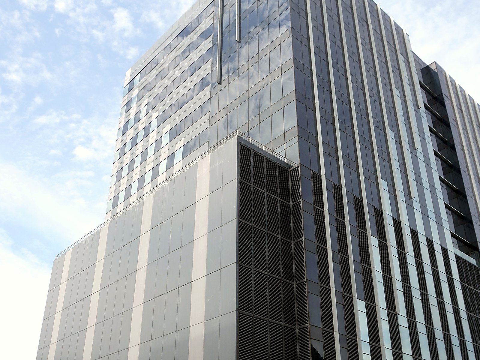 Sinocan Corporate Center — Corner Elevation